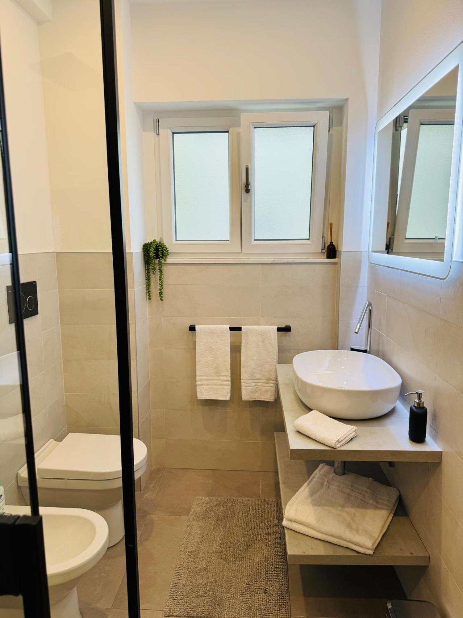 Maison Floran Appartamento In Centro A Trieste Luaran gambar