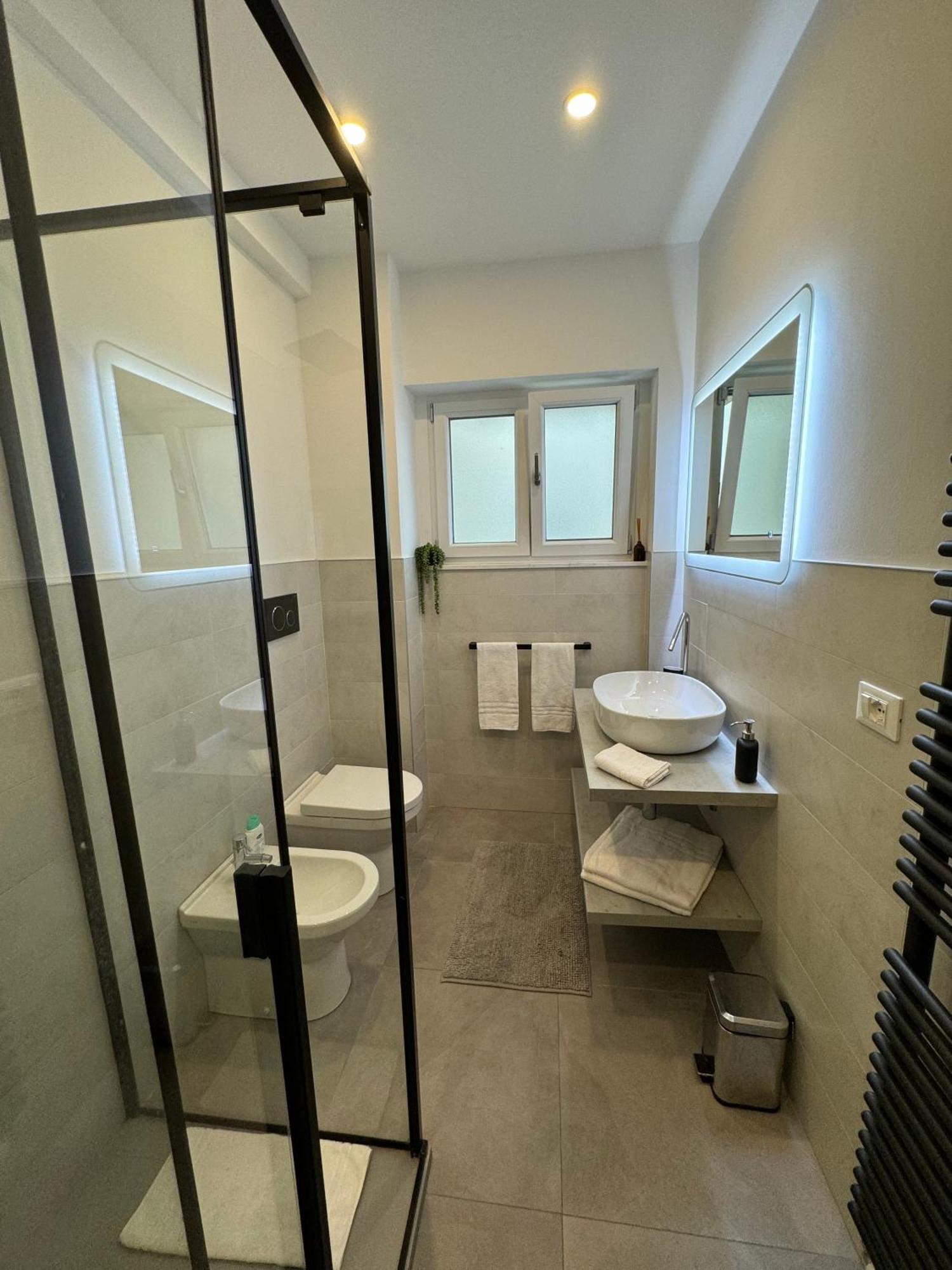 Maison Floran Appartamento In Centro A Trieste Luaran gambar