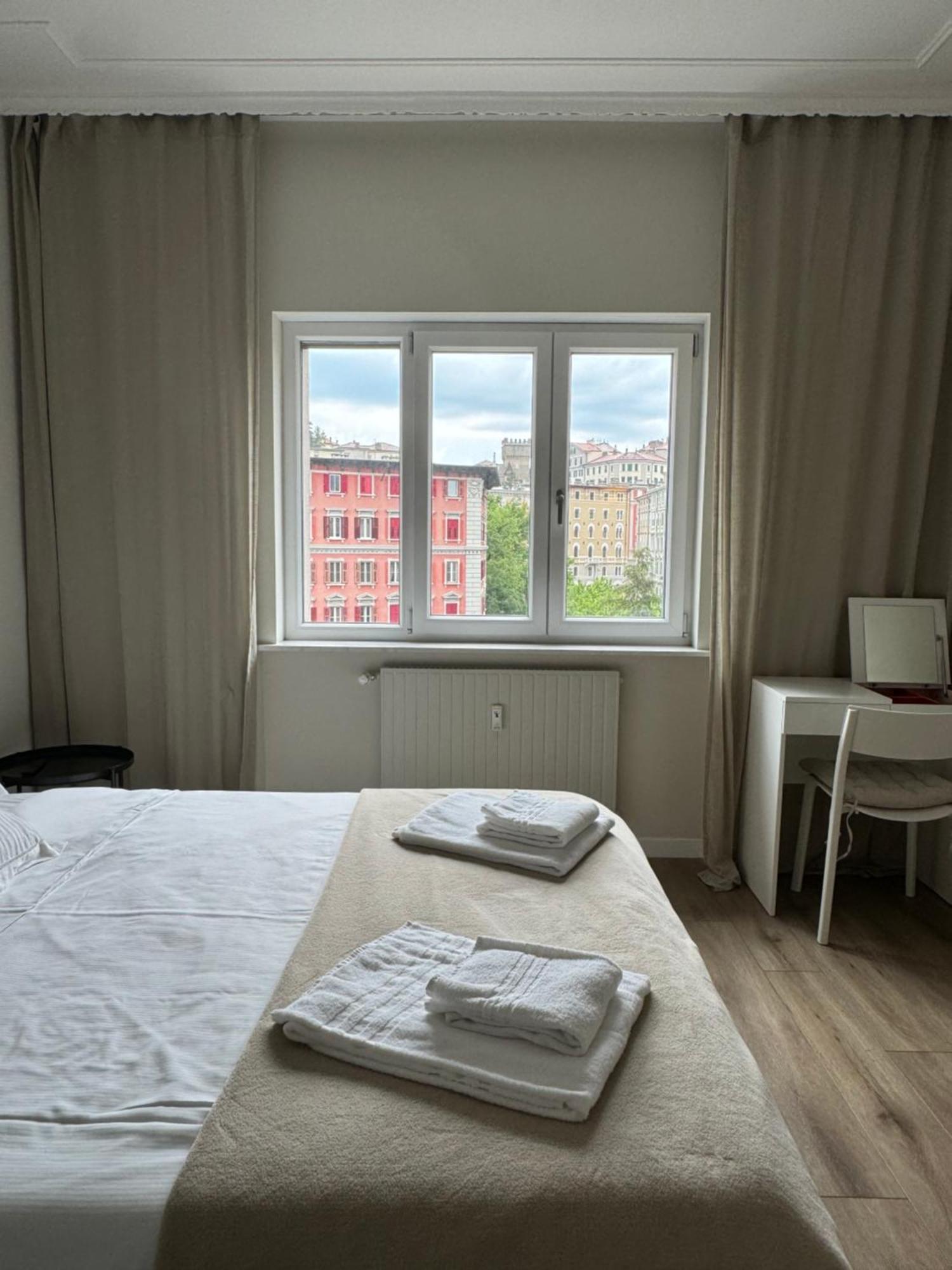 Maison Floran Appartamento In Centro A Trieste Luaran gambar